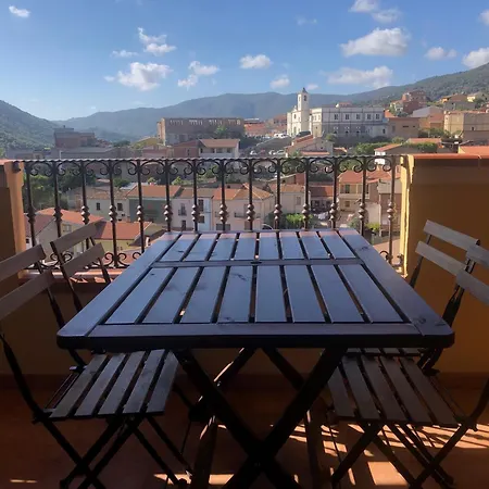 Attic With A View فلومينيماجيوري