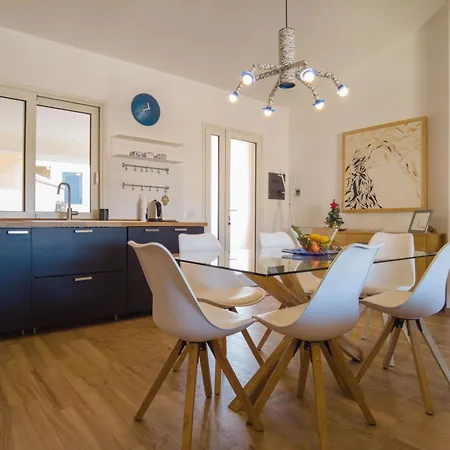 بيت للعطل Attic With A View فلومينيماجيوري