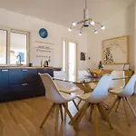 بيت للعطل Attic With A View فلومينيماجيوري
